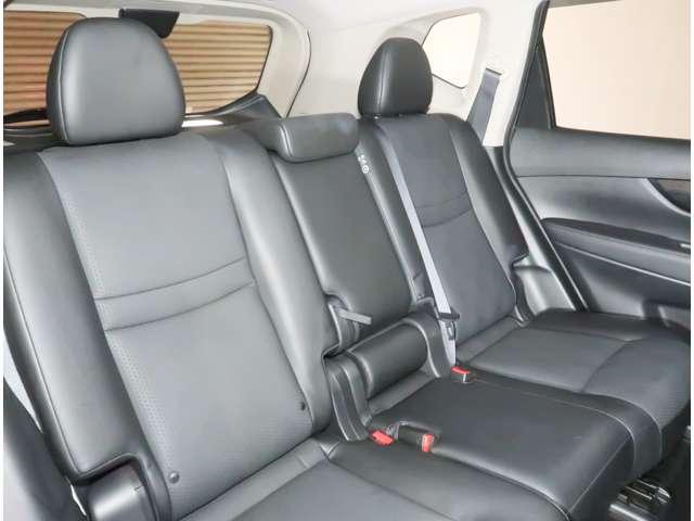 エクストレイル ２０Ｘｉ　２．０　２０Ｘｉ　２列車　４ＷＤ　プロパイロット　全席シートヒーター　ＥＴＣ　バックカメラ　アルミホイール　フルセグ　全周囲カメラ　電動リアゲート　ＤＶＤ再生　アダプティブクルーズコントロール（15枚目）