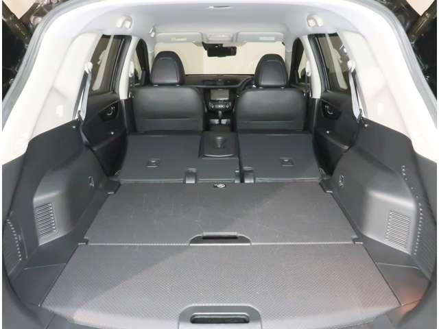 エクストレイル ２０Ｘｉ　２．０　２０Ｘｉ　２列車　４ＷＤ　プロパイロット　全席シートヒーター　ＥＴＣ　バックカメラ　アルミホイール　フルセグ　全周囲カメラ　電動リアゲート　ＤＶＤ再生　アダプティブクルーズコントロール（16枚目）