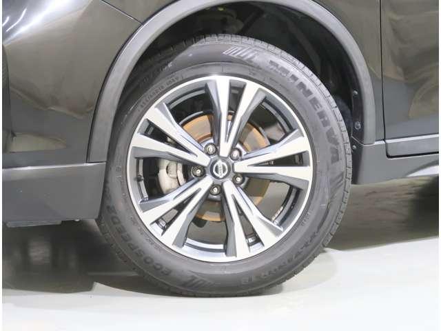 エクストレイル ２０Ｘｉ　２．０　２０Ｘｉ　２列車　４ＷＤ　プロパイロット　全席シートヒーター　ＥＴＣ　バックカメラ　アルミホイール　フルセグ　全周囲カメラ　電動リアゲート　ＤＶＤ再生　アダプティブクルーズコントロール（17枚目）