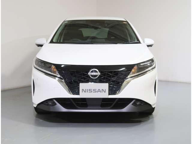 ノート Ｘ　ＦＯＵＲ　１．２　Ｘ　ＦＯＵＲ　４ＷＤ　衝突軽減ブレ－キ　メモリーナビ　ＨＩＤヘッドライト　ＥＴＣ　バックカメラ　アルミホイール　全周囲カメラ　オートクルーズコントロール　寒冷地仕様　衝突防止システム　エアコン（8枚目）