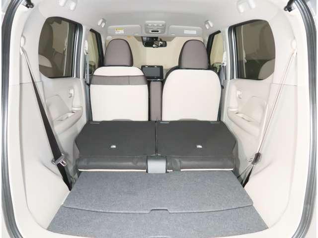 シートを倒すと大きな荷物も積載でき色々なアレンジが出来ます◎