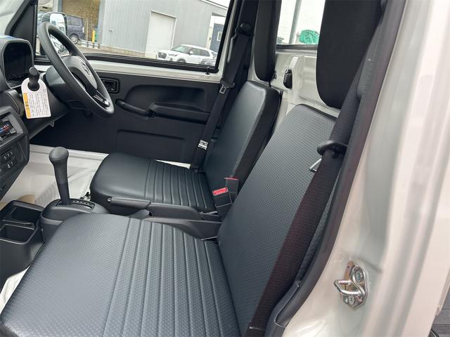 ハイゼットトラック スタンダード　車線逸脱警報　コーナーセンサ　４ＷＤ　エアコン　オートライト　エアバック　衝突回避支援ブレーキ　パワステ　クリアランスソナー（9枚目）