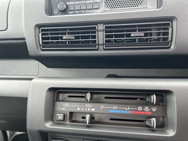 ハイゼットトラック スタンダード　車線逸脱警報　コーナーセンサ　４ＷＤ　エアコン　オートライト　エアバック　衝突回避支援ブレーキ　パワステ　クリアランスソナー（10枚目）