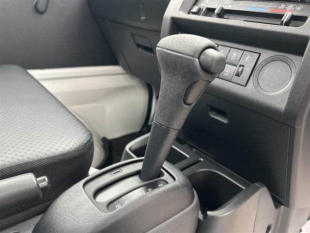 ハイゼットトラック スタンダード　車線逸脱警報　コーナーセンサ　４ＷＤ　エアコン　オートライト　エアバック　衝突回避支援ブレーキ　パワステ　クリアランスソナー（12枚目）