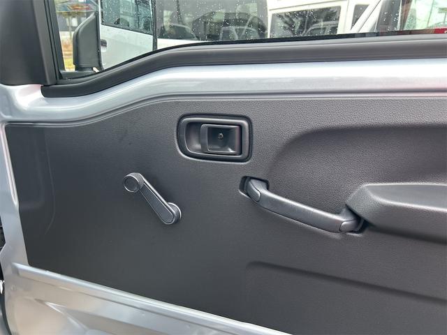 ハイゼットトラック スタンダード　車線逸脱警報　コーナーセンサ　４ＷＤ　エアコン　オートライト　エアバック　衝突回避支援ブレーキ　パワステ　ＡＢＳ　クリアランスソナー（16枚目）