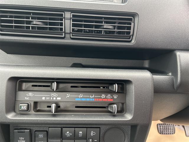 ハイゼットトラック スタンダード　車線逸脱警報　コーナーセンサ　４ＷＤ　エアコン　オートライト　エアバック　衝突回避支援ブレーキ　パワステ　ＡＢＳ　クリアランスソナー（12枚目）