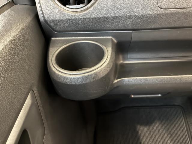 助手席側掘り込み式インパネカップホルダー