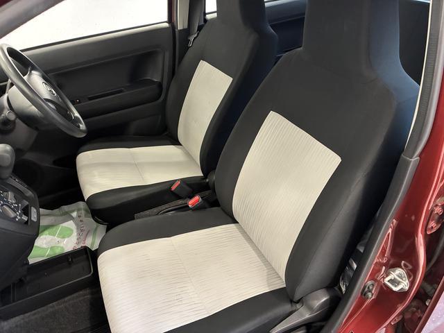 ヒップポイント低めに設定し圧迫感の無い頭上空間を実現。大人がゆったり乗れる足もと広々フロント分割シ−ト