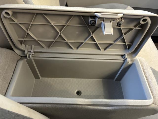 ������Ƃ��������ނȂǂ����[�ł���{�b�N�X�t���Z���^�[�A�[�����X�g���t���Ă܂���