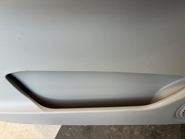 �t�@�C����G���ނ����[�ł���h�A�|�P�b�g