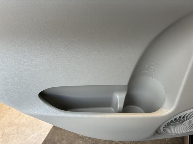 �h�A�|�P�b�g�ɂ̓h�����N�z���_�[���t���Ă��܂��B