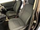 フロントは質感の高いフルファブリックシート。運転時には体をしっかり支え座面も広く、シート厚さもあり、快適な座り心地！