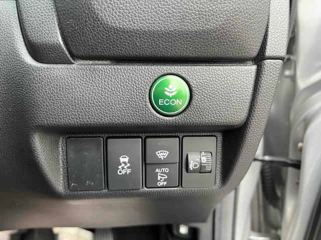 フィット 13G・Fパッケージ 4WD ETC バックカメラ ナビ アルミホイール スマートキー アイドリングストップ CVT 盗難防止システム 衝突安全ボディ ABS ESC エアコン パワーステアリング パワーウィンドウ(8枚目)