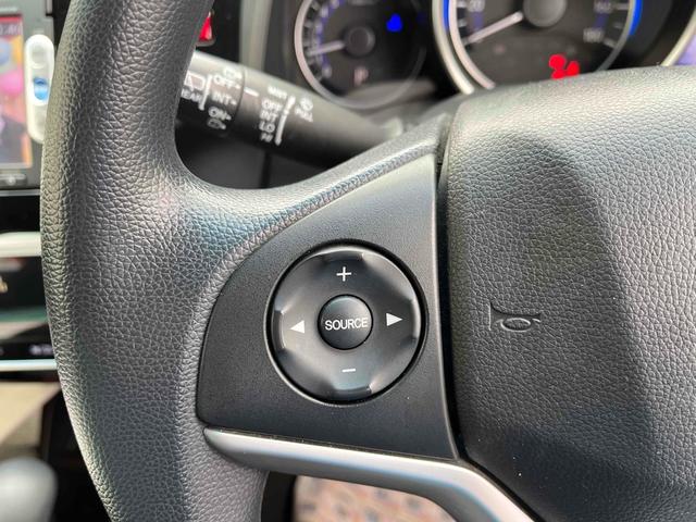 フィット 13G・Fパッケージ 4WD ETC バックカメラ ナビ アルミホイール スマートキー アイドリングストップ CVT 盗難防止システム 衝突安全ボディ ABS ESC エアコン パワーステアリング パワーウィンドウ(9枚目)