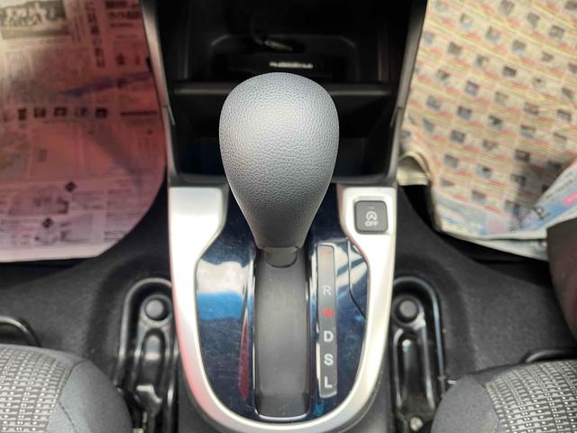 フィット 13G・Fパッケージ 4WD ETC バックカメラ ナビ アルミホイール スマートキー アイドリングストップ CVT 盗難防止システム 衝突安全ボディ ABS ESC エアコン パワーステアリング パワーウィンドウ(12枚目)