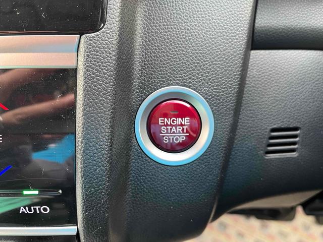 フィット 13G・Fパッケージ 4WD ETC バックカメラ ナビ アルミホイール スマートキー アイドリングストップ CVT 盗難防止システム 衝突安全ボディ ABS ESC エアコン パワーステアリング パワーウィンドウ(13枚目)