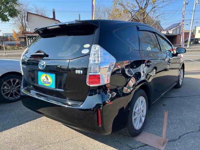 プリウスアルファ Ｓ　ＥＴＣ　ナビ　ＴＶ　アルミホイール　スマートキー　ＣＶＴ　盗難防止システム　衝突安全ボディ　ＡＢＳ　ＣＤ　ミュージックプレイヤー接続可　エアコン　パワーステアリング　パワーウィンドウ（4枚目）