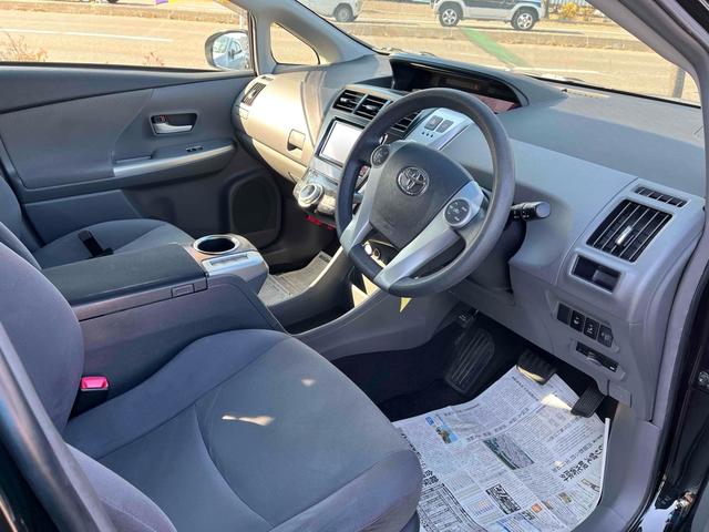 プリウスアルファ Ｓ　ＥＴＣ　ナビ　ＴＶ　アルミホイール　スマートキー　ＣＶＴ　盗難防止システム　衝突安全ボディ　ＡＢＳ　ＣＤ　ミュージックプレイヤー接続可　エアコン　パワーステアリング　パワーウィンドウ（7枚目）