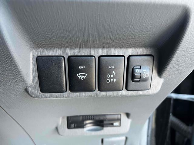 プリウスアルファ Ｓ　ＥＴＣ　ナビ　ＴＶ　アルミホイール　スマートキー　ＣＶＴ　盗難防止システム　衝突安全ボディ　ＡＢＳ　ＣＤ　ミュージックプレイヤー接続可　エアコン　パワーステアリング　パワーウィンドウ（8枚目）