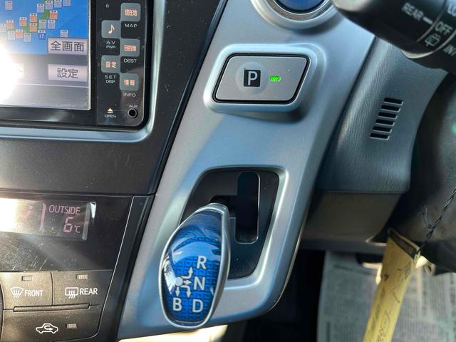 プリウスアルファ Ｓ　ＥＴＣ　ナビ　ＴＶ　アルミホイール　スマートキー　ＣＶＴ　盗難防止システム　衝突安全ボディ　ＡＢＳ　ＣＤ　ミュージックプレイヤー接続可　エアコン　パワーステアリング　パワーウィンドウ（16枚目）