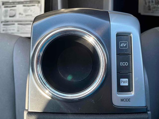 プリウスアルファ Ｓ　ＥＴＣ　ナビ　ＴＶ　アルミホイール　スマートキー　ＣＶＴ　盗難防止システム　衝突安全ボディ　ＡＢＳ　ＣＤ　ミュージックプレイヤー接続可　エアコン　パワーステアリング　パワーウィンドウ（17枚目）