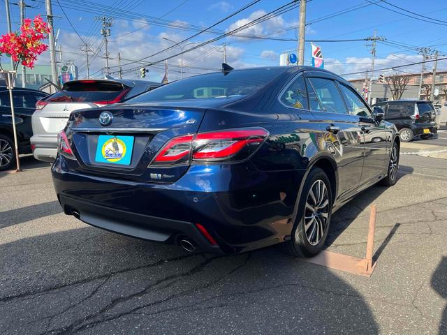 クラウンハイブリッド Ｇ　Ｆｏｕｒ　４ＷＤ　ドライブレコーダー　クリアランスソナー　レーンアシスト　オートクルーズコントロール　衝突被害軽減システム　バックカメラ　ナビ　アルミホイール　オートライト　ＬＥＤヘッドランプ　ＣＶＴ（4枚目）