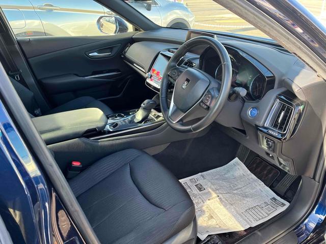 クラウンハイブリッド Ｇ　Ｆｏｕｒ　４ＷＤ　ドライブレコーダー　クリアランスソナー　レーンアシスト　オートクルーズコントロール　衝突被害軽減システム　バックカメラ　ナビ　アルミホイール　オートライト　ＬＥＤヘッドランプ　ＣＶＴ（7枚目）