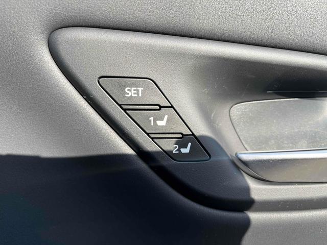 クラウンハイブリッド Ｇ　Ｆｏｕｒ　４ＷＤ　ドライブレコーダー　クリアランスソナー　レーンアシスト　オートクルーズコントロール　衝突被害軽減システム　バックカメラ　ナビ　アルミホイール　オートライト　ＬＥＤヘッドランプ　ＣＶＴ（8枚目）