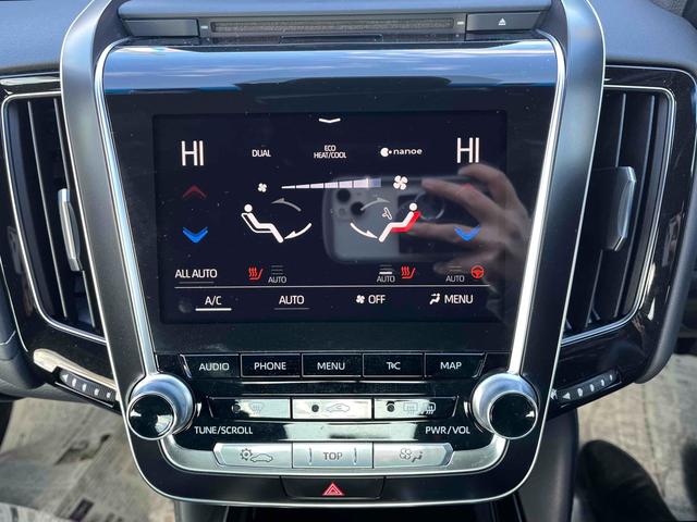 クラウンハイブリッド Ｇ　Ｆｏｕｒ　４ＷＤ　ドライブレコーダー　クリアランスソナー　レーンアシスト　オートクルーズコントロール　衝突被害軽減システム　バックカメラ　ナビ　アルミホイール　オートライト　ＬＥＤヘッドランプ　ＣＶＴ（11枚目）