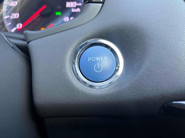 クラウンハイブリッド Ｇ　Ｆｏｕｒ　４ＷＤ　ドライブレコーダー　クリアランスソナー　レーンアシスト　オートクルーズコントロール　衝突被害軽減システム　バックカメラ　ナビ　アルミホイール　オートライト　ＬＥＤヘッドランプ　ＣＶＴ（15枚目）