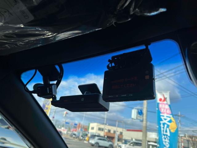 クラウンハイブリッド Ｇ　Ｆｏｕｒ　４ＷＤ　ドライブレコーダー　クリアランスソナー　レーンアシスト　オートクルーズコントロール　衝突被害軽減システム　バックカメラ　ナビ　アルミホイール　オートライト　ＬＥＤヘッドランプ　ＣＶＴ（16枚目）