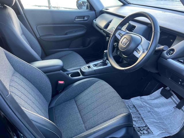 フィット e:HEVホーム 4WD ドライブレコーダー ETC ナビ TV クリアランスソナー オートクルーズコントロール レーンアシスト 衝突被害軽減システム オートライト LEDヘッドランプ スマートキー CVT(7枚目)