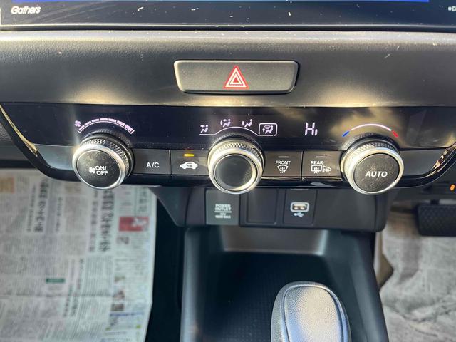 フィット e:HEVホーム 4WD ドライブレコーダー ETC ナビ TV クリアランスソナー オートクルーズコントロール レーンアシスト 衝突被害軽減システム オートライト LEDヘッドランプ スマートキー CVT(12枚目)