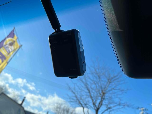 フィット e:HEVホーム 4WD ドライブレコーダー ETC ナビ TV クリアランスソナー オートクルーズコントロール レーンアシスト 衝突被害軽減システム オートライト LEDヘッドランプ スマートキー CVT(15枚目)