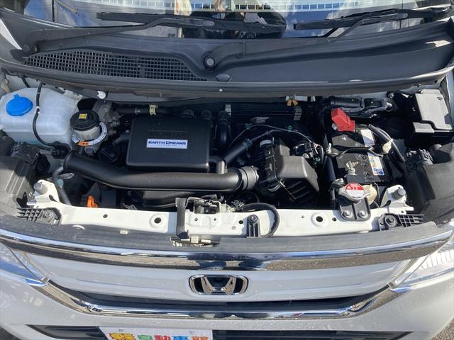 Ｎ－ＢＯＸ Ｇホンダセンシング　４ＷＤ　衝突軽減ブレーキ　ＥＴＣ　アダプティブクルーズコントロール　スマートキー　アイドリングストップ　　　シートヒーター　ミラーヒーター　ＬＥＤヘッドライト　ＣＤ　誤発進抑制装置　横滑り防止装置（13枚目）
