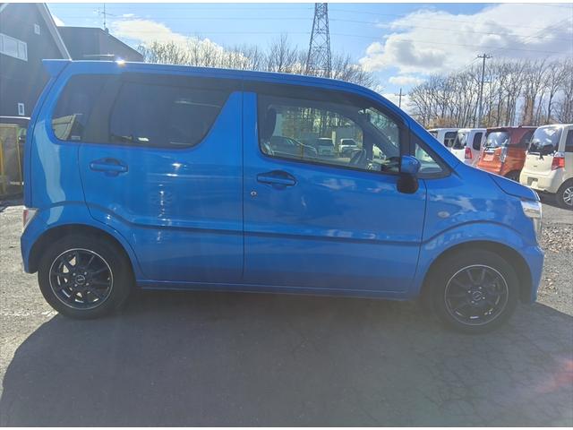 ワゴンR FA 4WD マニュアル車 キーレス CD ミラーヒーター 社外アルミホイール 横滑り防止装置 ABS(3枚目)