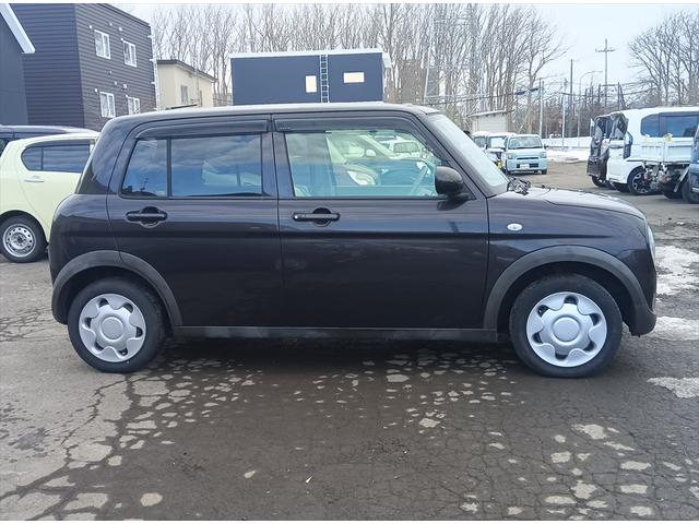 アルトラパン Ｌ　４ＷＤ　衝突軽減ブレーキ　スマートキー　アイドリングストップ　ＣＤ　シートヒーター　ミラーヒーター　誤発進抑制装置　横滑り防止装置　ＡＢＳ　禁煙車（5枚目）