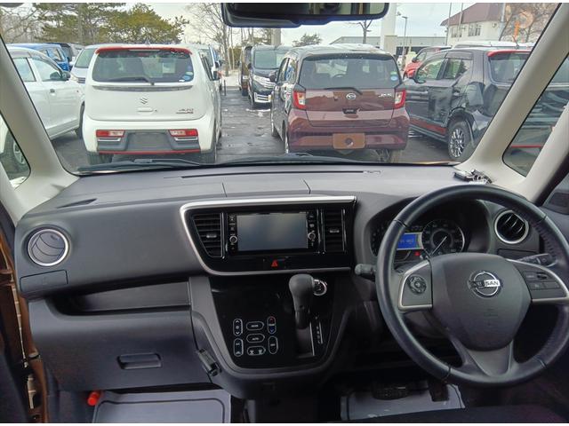 デイズルークス ハイウェイスター　Ｇターボ　４ＷＤ　衝突軽減ブレーキ　Ｂｌｕｅｔｏｏｔｈ　全周囲カメラ　ドライブレコーダー　純正ナビＴＶ　両側パワースライドドア　ＥＴＣ　スマートキー　アイドリングストップ　ＣＤ　ＤＶＤ　シートヒーター（10枚目）