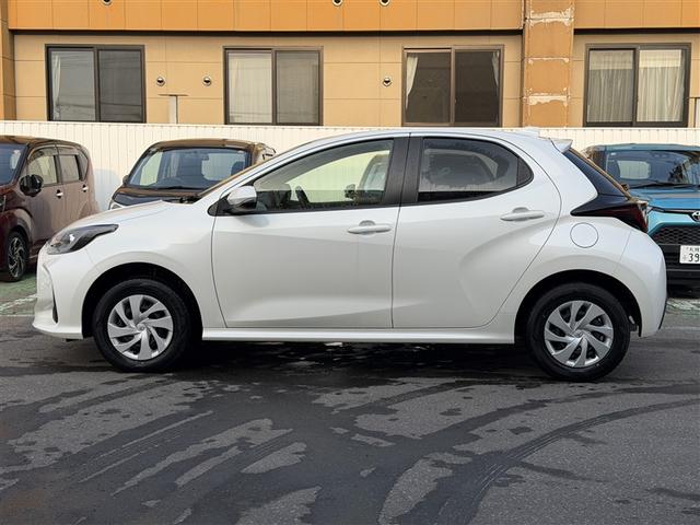 ヤリス X 追突防止装置 VSC スマートキー&プッシュスタート イモビライザー 寒冷地仕様 Bカメラ マニュアルエアコン ETC付 ナビ Aクルコン レンタアップ 4WD パワーウインドウ ABS キーレス(4枚目)