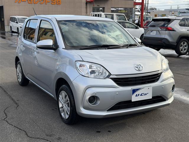 パッソ Ｘ　ＬパッケージＳ　ナビ　盗難防止システム　ＡＢＳ　スマートキー　キーレスエントリー　ＤＶＤ再生　寒冷地仕様　ＥＴＣ　バックカメラ　横滑り防止機能　ベンチシート　アイドリングストップ　４ＷＤ　衝突軽減ブレーキ　エアバッグ（3枚目）