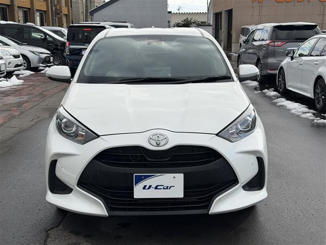 ヤリス Ｘ　追突防止装置　ＶＳＣ　スマートキー＆プッシュスタート　イモビライザー　寒冷地仕様　Ｂカメラ　マニュアルエアコン　ＥＴＣ付　ナビ　Ａクルコン　レンタアップ　４ＷＤ　パワーウインドウ　ＡＢＳ　キーレス（2枚目）