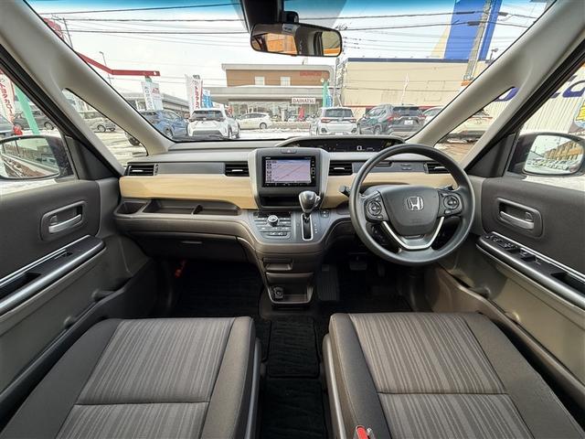 フリード Ｇ・ホンダセンシング　衝突被害軽減　Ｓキー　横滑防止装置　キーフリー　ナビＴＶ　盗難防止装置　フルタイム４ＷＤ　ＡＳ＆Ｇ　ＥＴＣ車載器　地デジＴＶ　クルコン　オートエアコン　記録簿　パワーウインドウ　ＤＶＤ　ＡＢＳ（12枚目）