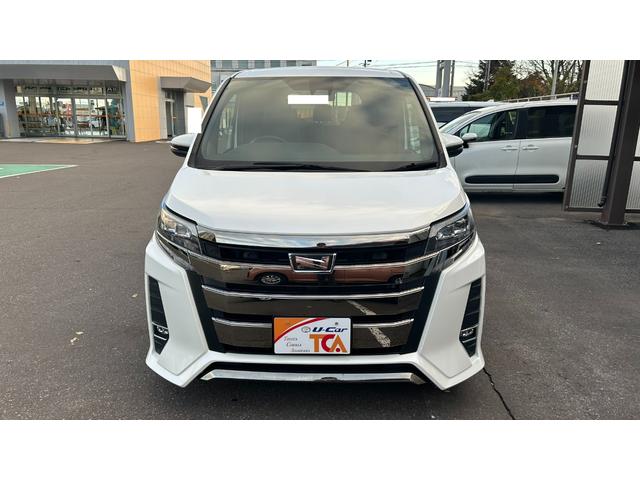 ノア Ｓｉ　ダブルバイビー　トヨタセーフティーセンス　ＬＥＤヘッドライト　社外フルセグナビ　バックモニター　後席モニター　ＥＴＣ　クルーズコントロール　スマートキー＆純正エンジンスターター　両側電動スライドドア（3枚目）