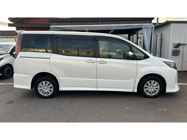 ノア Ｓｉ　ダブルバイビー　トヨタセーフティーセンス　ＬＥＤヘッドライト　社外フルセグナビ　バックモニター　後席モニター　ＥＴＣ　クルーズコントロール　スマートキー＆純正エンジンスターター　両側電動スライドドア（5枚目）