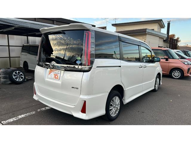 ノア Ｓｉ　ダブルバイビー　トヨタセーフティーセンス　ＬＥＤヘッドライト　社外フルセグナビ　バックモニター　後席モニター　ＥＴＣ　クルーズコントロール　スマートキー＆純正エンジンスターター　両側電動スライドドア（6枚目）