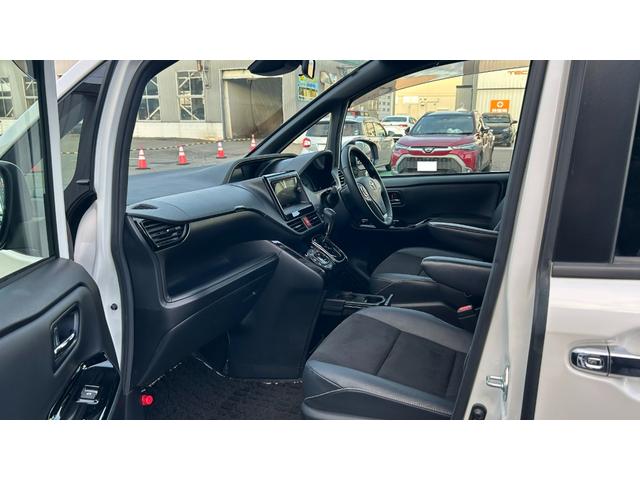 ノア Ｓｉ　ダブルバイビー　トヨタセーフティーセンス　ＬＥＤヘッドライト　社外フルセグナビ　バックモニター　後席モニター　ＥＴＣ　クルーズコントロール　スマートキー＆純正エンジンスターター　両側電動スライドドア（10枚目）