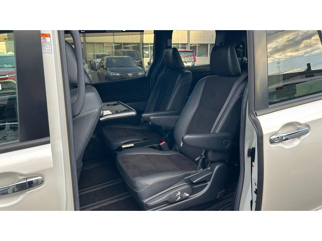 ノア Ｓｉ　ダブルバイビー　トヨタセーフティーセンス　ＬＥＤヘッドライト　社外フルセグナビ　バックモニター　後席モニター　ＥＴＣ　クルーズコントロール　スマートキー＆純正エンジンスターター　両側電動スライドドア（12枚目）