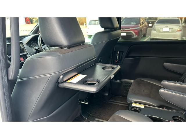 ノア Ｓｉ　ダブルバイビー　トヨタセーフティーセンス　ＬＥＤヘッドライト　社外フルセグナビ　バックモニター　後席モニター　ＥＴＣ　クルーズコントロール　スマートキー＆純正エンジンスターター　両側電動スライドドア（14枚目）