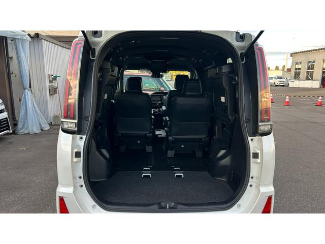 ノア Ｓｉ　ダブルバイビー　トヨタセーフティーセンス　ＬＥＤヘッドライト　社外フルセグナビ　バックモニター　後席モニター　ＥＴＣ　クルーズコントロール　スマートキー＆純正エンジンスターター　両側電動スライドドア（18枚目）