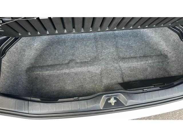 ノア Ｓｉ　ダブルバイビー　トヨタセーフティーセンス　ＬＥＤヘッドライト　社外フルセグナビ　バックモニター　後席モニター　ＥＴＣ　クルーズコントロール　スマートキー＆純正エンジンスターター　両側電動スライドドア（19枚目）